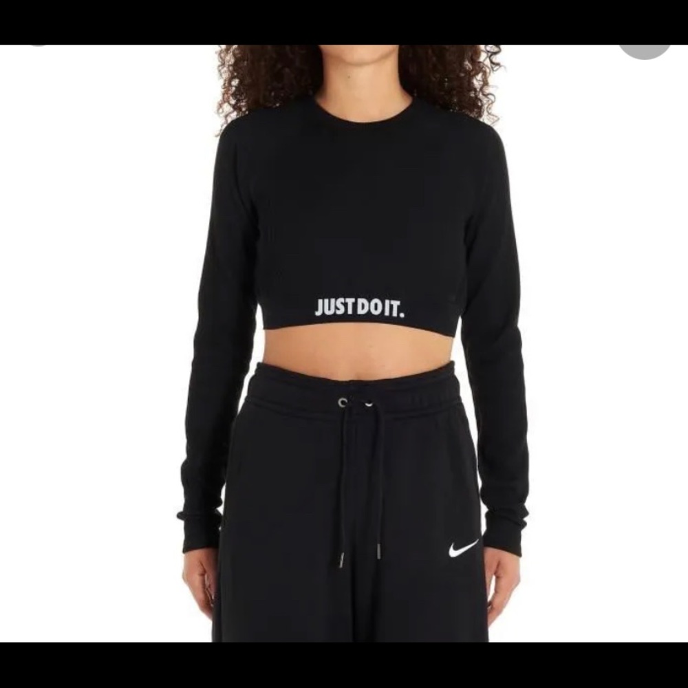 Nike Black Athletic Crop Top - Picture 2 of 3
